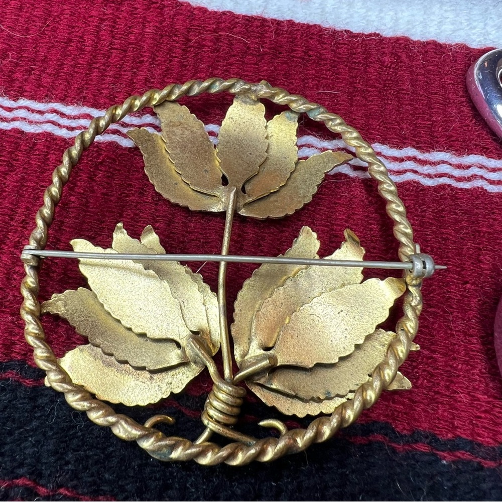 Vintage brooch lot of 5 flower scissors star Sand dollar and music note spiral - Picture 8 of 16